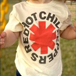 🔥NWT SUPER CUTE KIDS RED HOT CHILI PEPPERS TEE!🌶